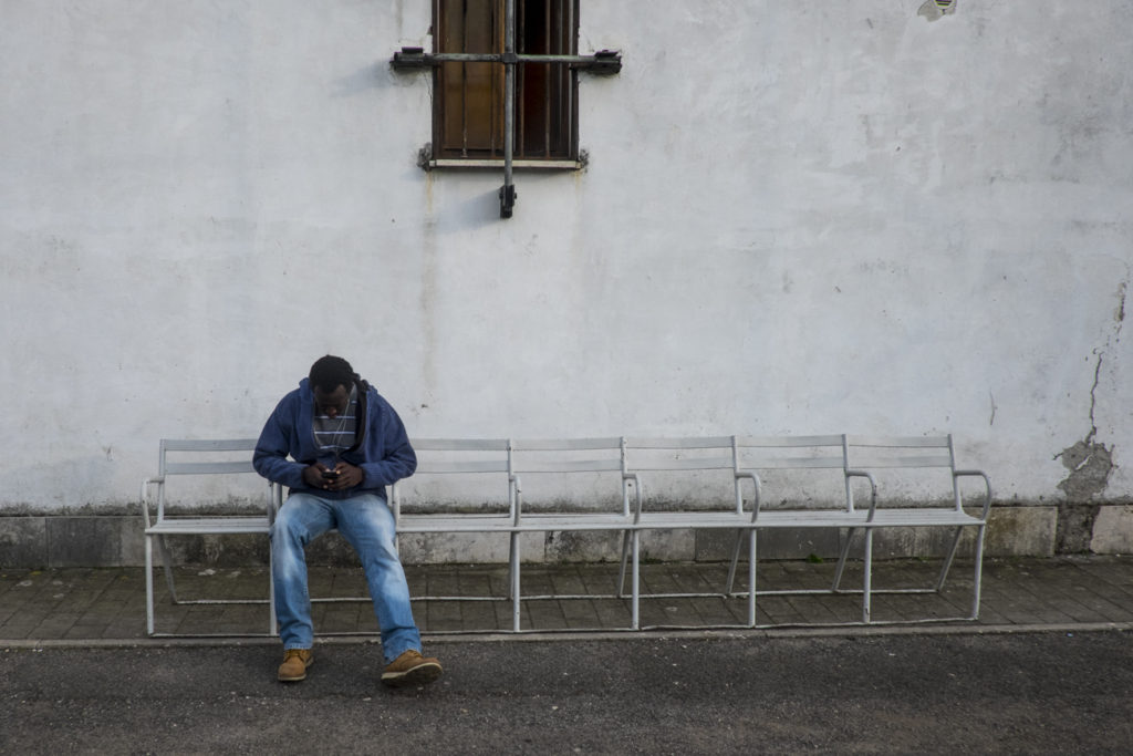 Football Asylum: ragazzo immigrato in un centro di accoglienza